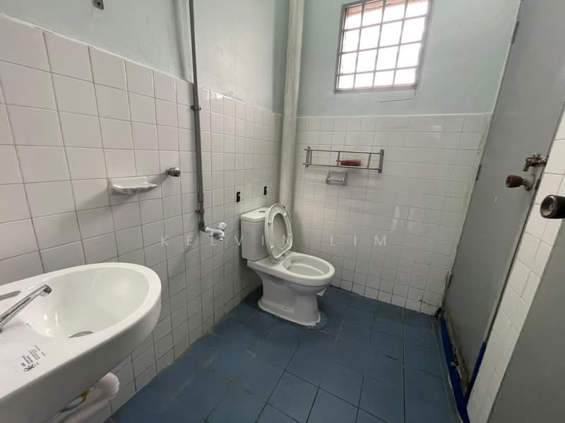 2-storey Terraced House for Sale in Bandar Selesa Jaya (Skudai) - Kelvin Lim - Bathroom - PropertyGuru.com.my