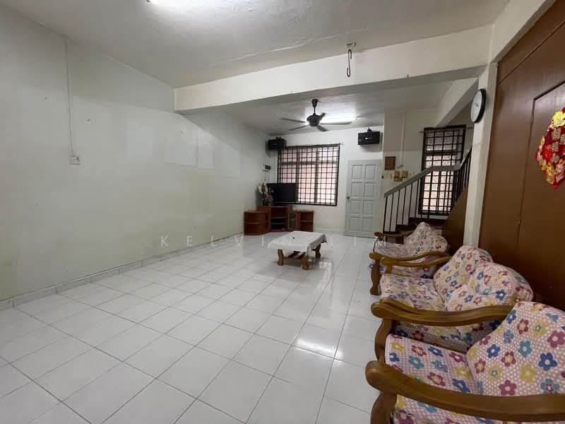 2-storey Terraced House for Sale in Bandar Selesa Jaya (Skudai) - Kelvin Lim - Living Room - PropertyGuru.com.my