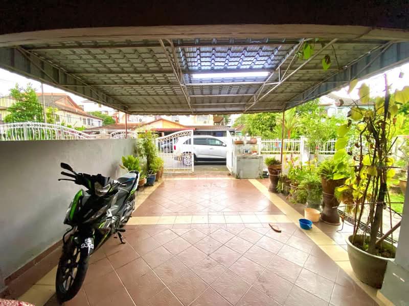 Rumah Berkembar untuk Dijual di Taman Putra Perdana (Puchong) - Izzati Mat - Exterior - PropertyGuru.com.my