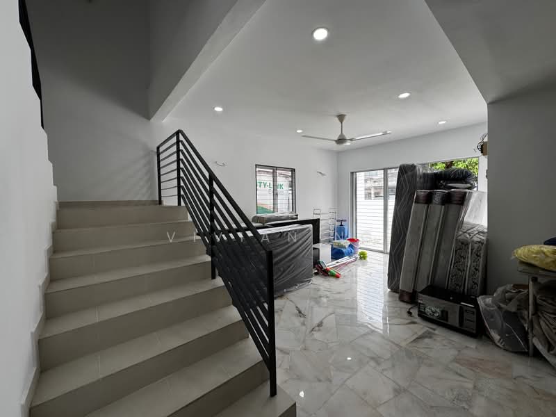 Rumah Teres untuk Dijual di Country Heights (Kajang) - Vivian Ng - Living - PropertyGuru.com.my