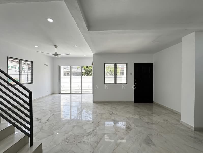 Rumah Teres untuk Dijual di Country Heights (Kajang) - Vivian Ng - Living - PropertyGuru.com.my