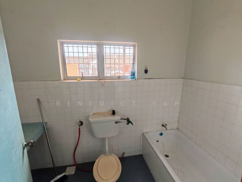 Rumah Teres 2 Tingkat untuk Dijual di Johor Bahru (Johor) - Benedict Yap - Bathroom - PropertyGuru.com.my