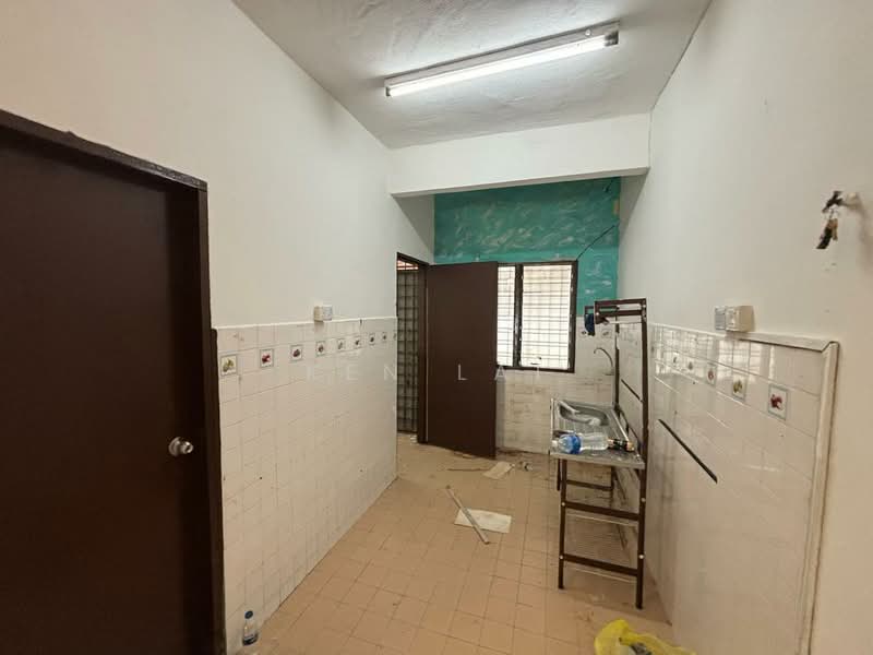Rumah Teres 1.5 Tingkat untuk Dijual di Pekan Batu 9 (Cheras) - Ken Lai - Kitchen - PropertyGuru.com.my