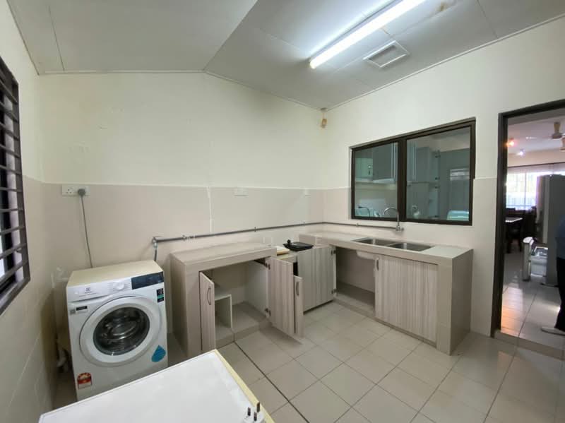 3-storey Terraced House for Sale in Perdana Residence 2 (Batu Caves) - Nicole . - Kitchen - PropertyGuru.com.my