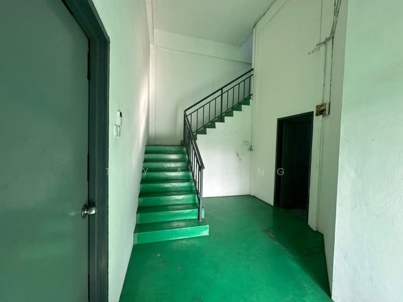 Kilang untuk Disewa di Taman Desa Cemerlang (Ulu Tiram) - Tay Ai Ting - Entrance - PropertyGuru.com.my
