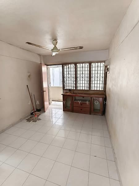 Rumah Flat untuk Dijual di Taman Koperasi Jelutong - Jacky Yeoh - Living Room - PropertyGuru.com.my