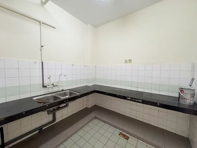 Pangsapuri untuk Dijual di Pelangi Court - Penny Chia - Kitchen - PropertyGuru.com.my