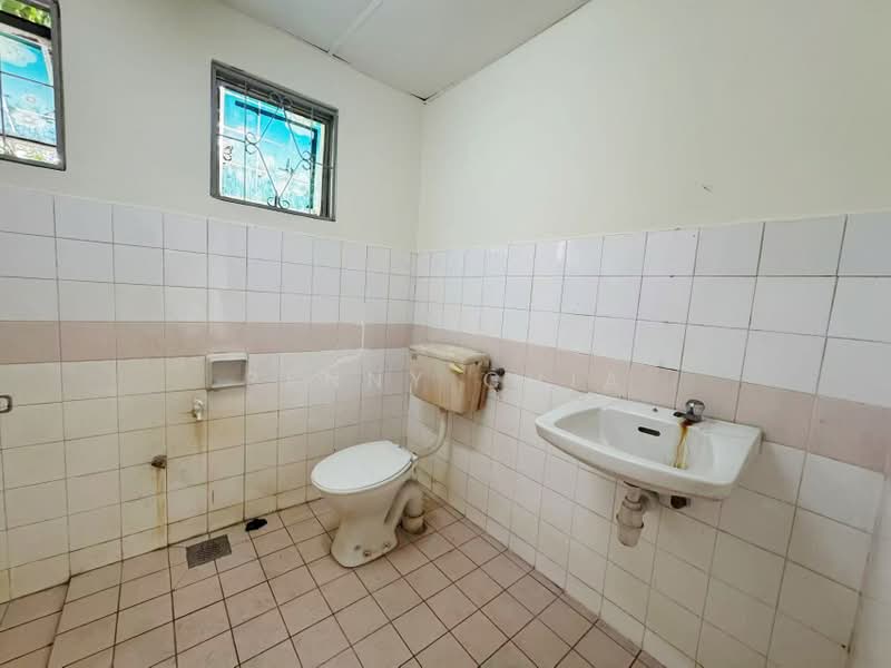 Pangsapuri untuk Dijual di Pelangi Court - Penny Chia - Bathroom - PropertyGuru.com.my