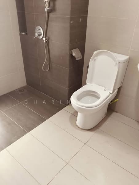 Servis Apartment untuk Disewa di Cybersquare - Charine Tan - Bathroom - PropertyGuru.com.my