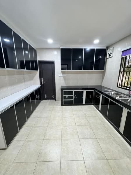 Rumah Teres 1 Tingkat untuk Dijual di Taman Ungku Tun Aminah (Skudai) - Amir Raziq - Kitchen - PropertyGuru.com.my