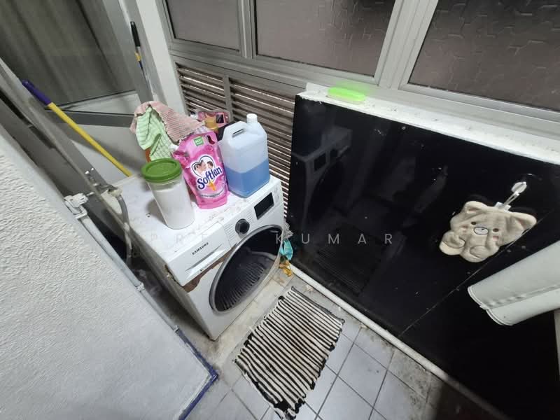 Servis Apartment untuk Disewa di Residensi Kerinchi - Prem Kumar - Balcony - PropertyGuru.com.my