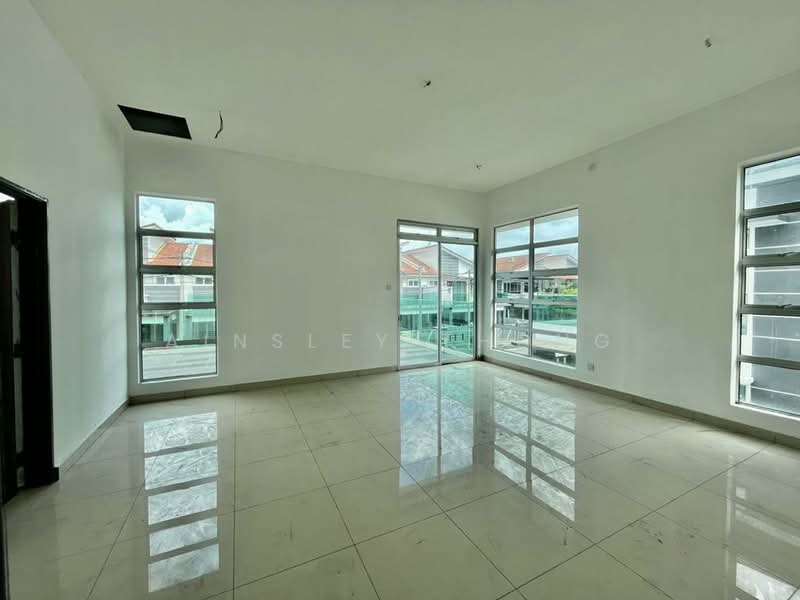 Rumah Berkembar untuk Dijual di Taman Klebang Perdana (Chemor) - Ainsley Thong - Living Room - PropertyGuru.com.my