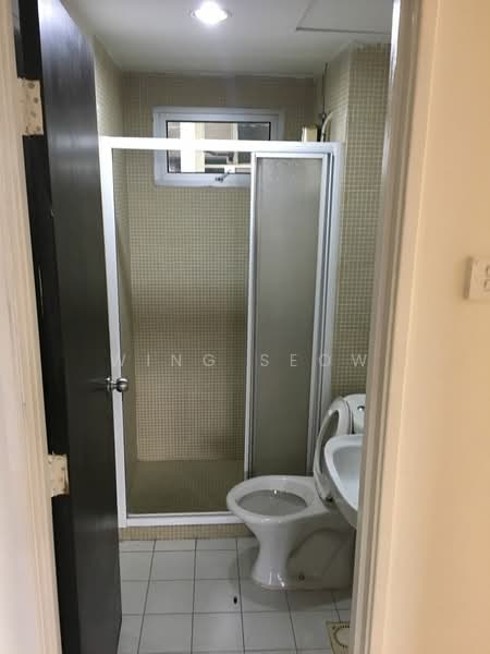 Kondominium untuk Dijual di The Tamarind - Wing Seow - Bathroom - PropertyGuru.com.my