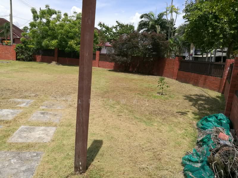 Bungalow for Sale in Pantai Sepang Putra (Sepang) - Zalelawati . - Garden - PropertyGuru.com.my