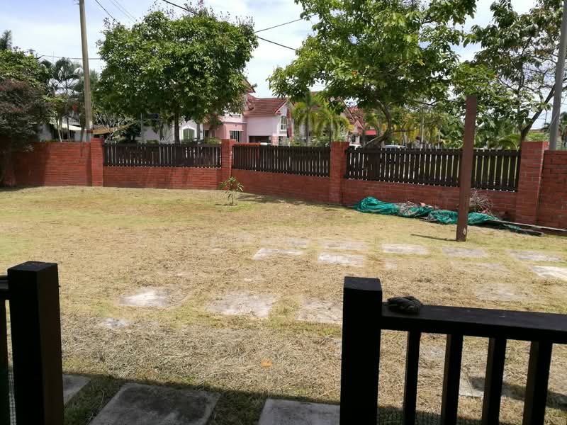 Bungalow for Sale in Pantai Sepang Putra (Sepang) - Zalelawati . - Garden - PropertyGuru.com.my