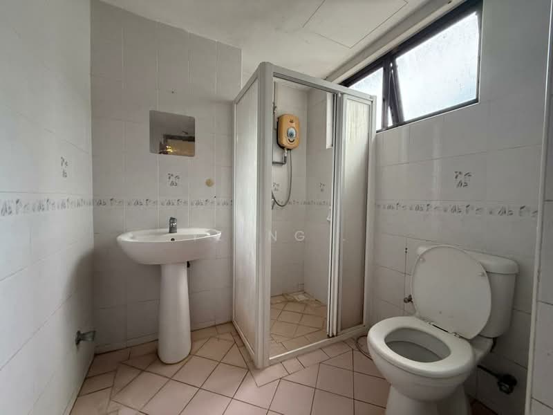 Condominium for Sale at Cyber Heights Villa - Yeong . - Bathroom - PropertyGuru.com.my