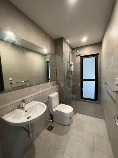 Servis Apartment untuk Disewa di Atwater : Service Residences - Alex Wong Weng Kit - Bathroom - PropertyGuru.com.my