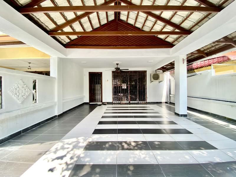 2-storey Terraced House for Sale in Bandar Seri Putra (Bangi) - Azli Ibrahim - Exterior - PropertyGuru.com.my