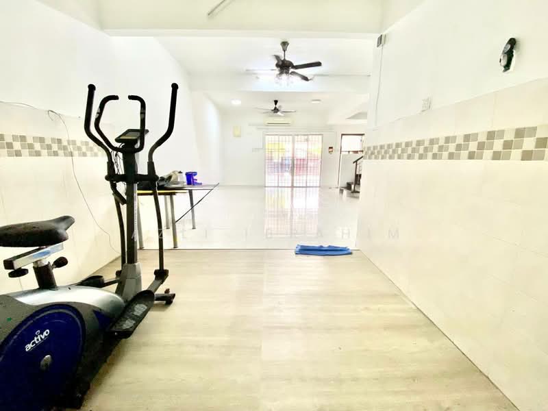 2-storey Terraced House for Sale in Bandar Seri Putra (Bangi) - Azli Ibrahim - Living Room - PropertyGuru.com.my