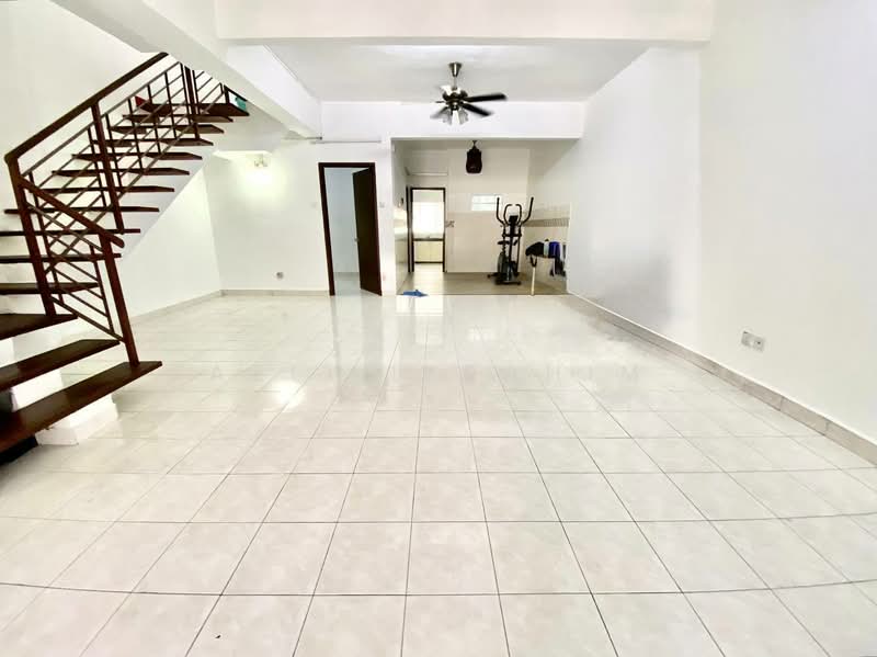 2-storey Terraced House for Sale in Bandar Seri Putra (Bangi) - Azli Ibrahim - Living Room - PropertyGuru.com.my