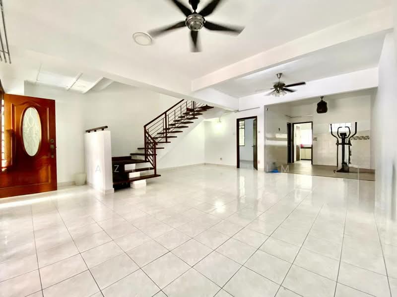 2-storey Terraced House for Sale in Bandar Seri Putra (Bangi) - Azli Ibrahim - Living Room - PropertyGuru.com.my