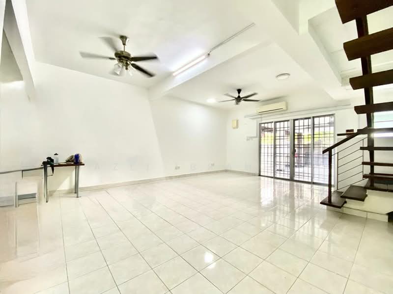 2-storey Terraced House for Sale in Bandar Seri Putra (Bangi) - Azli Ibrahim - Living Room - PropertyGuru.com.my