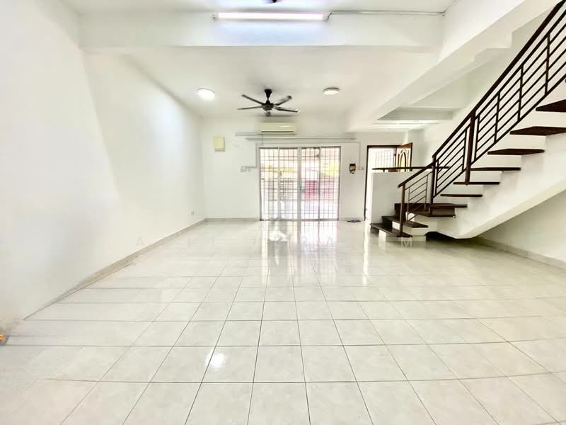 2-storey Terraced House for Sale in Bandar Seri Putra (Bangi) - Azli Ibrahim - Living Room - PropertyGuru.com.my