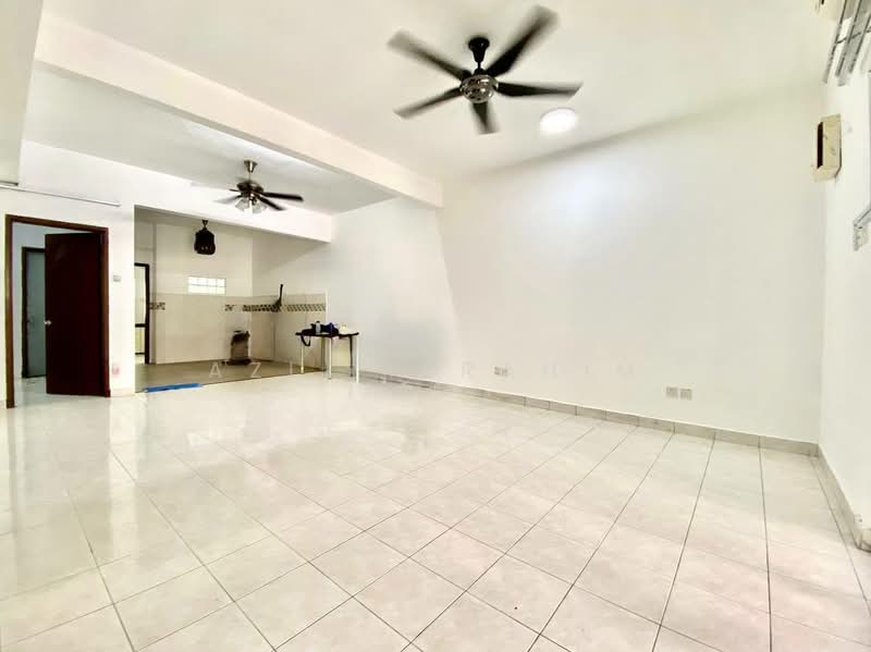 2-storey Terraced House for Sale in Bandar Seri Putra (Bangi) - Azli Ibrahim - Living Room - PropertyGuru.com.my