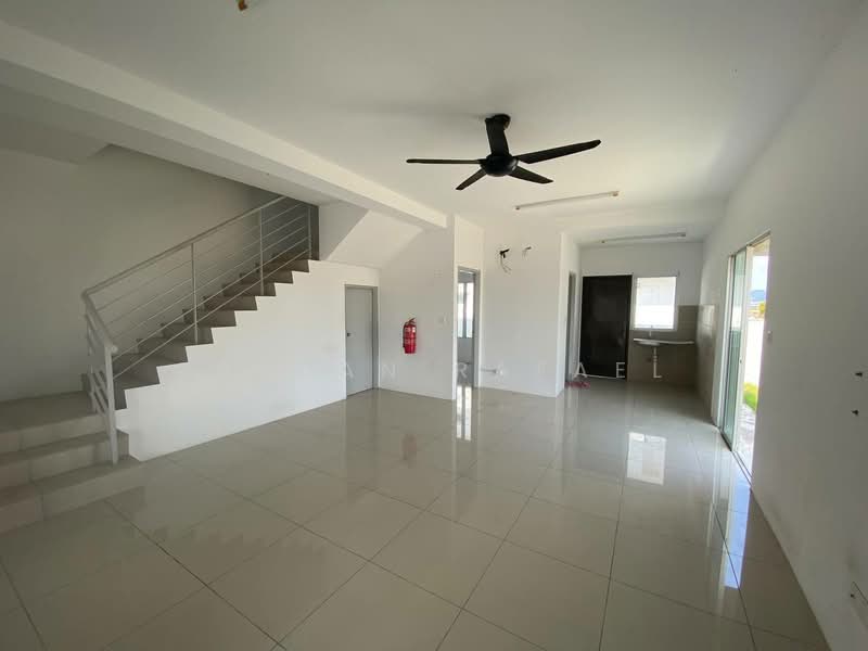 Rumah Bandar untuk Dijual di Taman Seri Alam (Ijok) - Farhan Rafael - Living Room - PropertyGuru.com.my