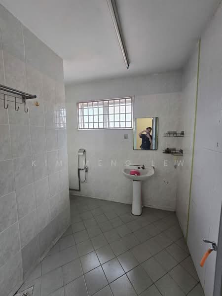 2-storey Terraced House for Sale in Jinjang Utara (Jinjang) - Kim Meng Lew - Bathroom - PropertyGuru.com.my