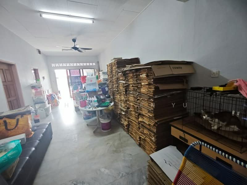 Rumah Teres 1 Tingkat untuk Dijual di Taman Ungku Tun Aminah (Skudai) - Chen Shieh Yu - Living Room - PropertyGuru.com.my