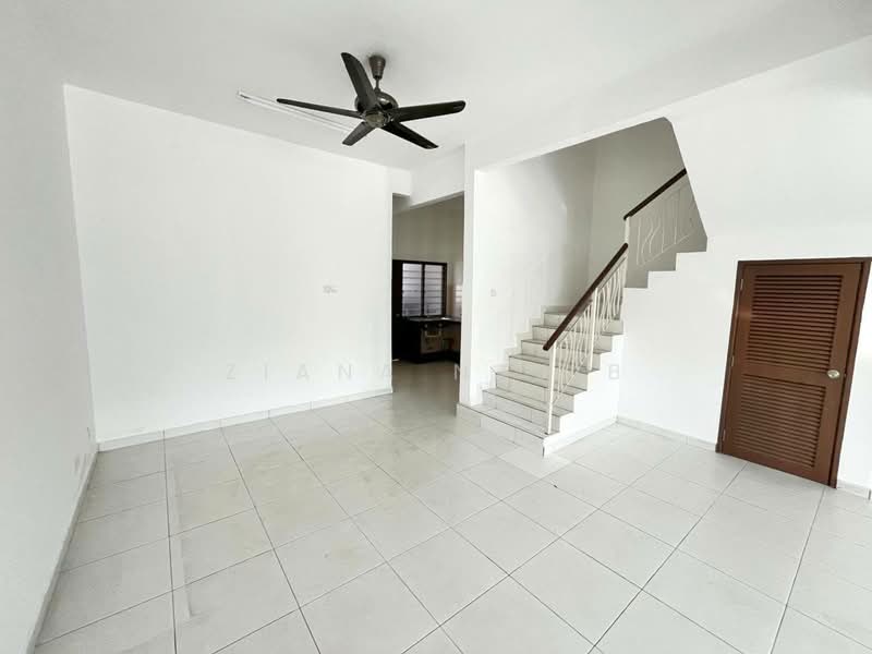 Rumah Teres 2 Tingkat untuk Dijual di Bandar Puncak Alam (Puncak Alam) - Ziana Najib - Living Room - PropertyGuru.com.my