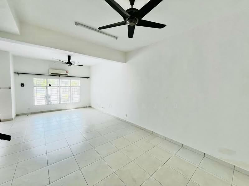Rumah Teres 2 Tingkat untuk Dijual di Bandar Puncak Alam (Puncak Alam) - Ziana Najib - Living Room - PropertyGuru.com.my
