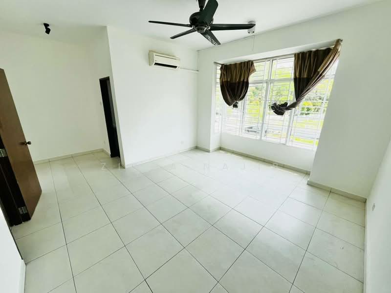 Rumah Teres 2 Tingkat untuk Dijual di Bandar Puncak Alam (Puncak Alam) - Ziana Najib - Living Room - PropertyGuru.com.my