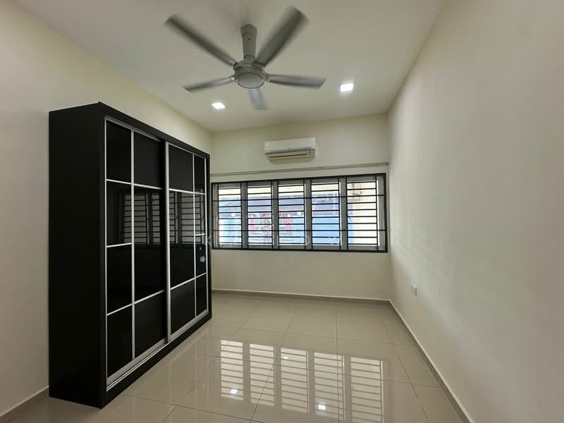 1-storey Terraced House for Rent in Taman Perling (Perling) - KK Low - Bedroom - PropertyGuru.com.my