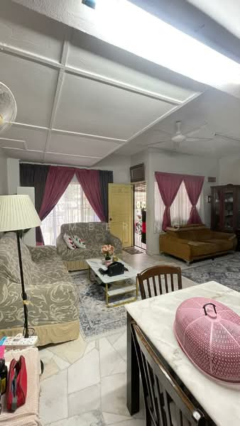 Rumah Teres 2 Tingkat untuk Dijual di Taman Sri Cheras (Cheras) - Amber Ng - Living Room - PropertyGuru.com.my