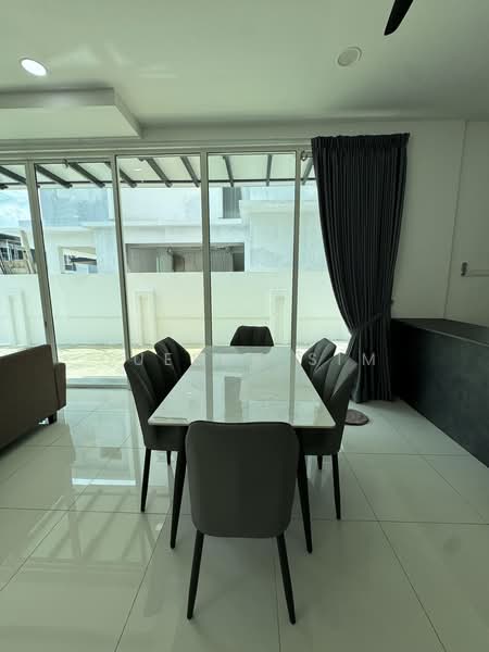 Cluster House for Rent in Taman Mount Austin (Tebrau) - Queena Sim - Dining Room - PropertyGuru.com.my