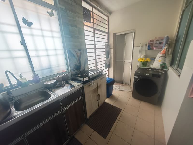 2-storey Terraced House for Sale in Taman Bukit Serdang (Seri Kembangan) - Bobo Lee - Kitchen - PropertyGuru.com.my