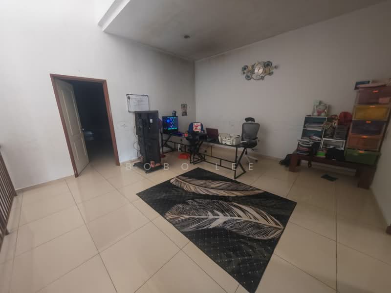 2-storey Terraced House for Sale in Taman Bukit Serdang (Seri Kembangan) - Bobo Lee - Study - PropertyGuru.com.my