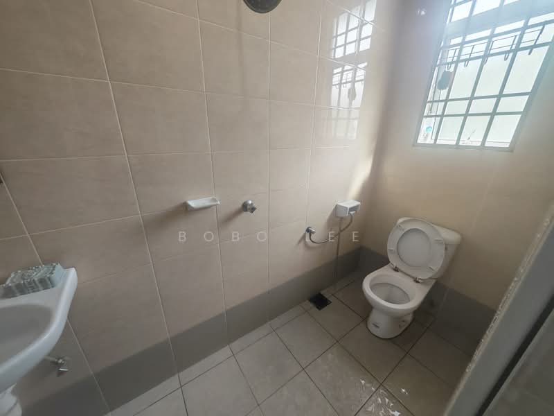 2-storey Terraced House for Sale in Taman Bukit Serdang (Seri Kembangan) - Bobo Lee - Bathroom - PropertyGuru.com.my