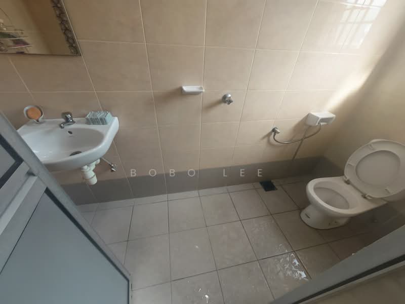 2-storey Terraced House for Sale in Taman Bukit Serdang (Seri Kembangan) - Bobo Lee - Bathroom - PropertyGuru.com.my