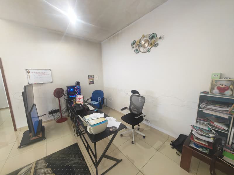 2-storey Terraced House for Sale in Taman Bukit Serdang (Seri Kembangan) - Bobo Lee - Study - PropertyGuru.com.my