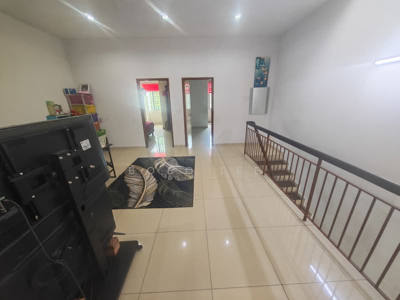 2-storey Terraced House for Sale in Taman Bukit Serdang (Seri Kembangan) - Bobo Lee - Corridor - PropertyGuru.com.my