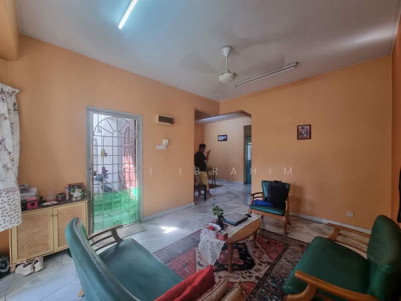 Rumah Teres 2 Tingkat untuk Dijual di Usj 11 (Subang Jaya) - Azli Ibrahim - Living Room - PropertyGuru.com.my