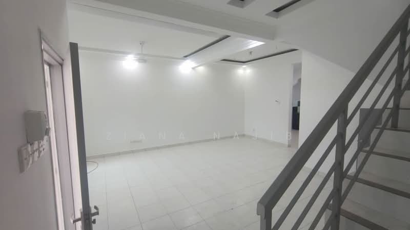 Rumah Teres 2 Tingkat untuk Dijual di Alam Suria (Puncak Alam) - Ziana Najib - Living Room - PropertyGuru.com.my