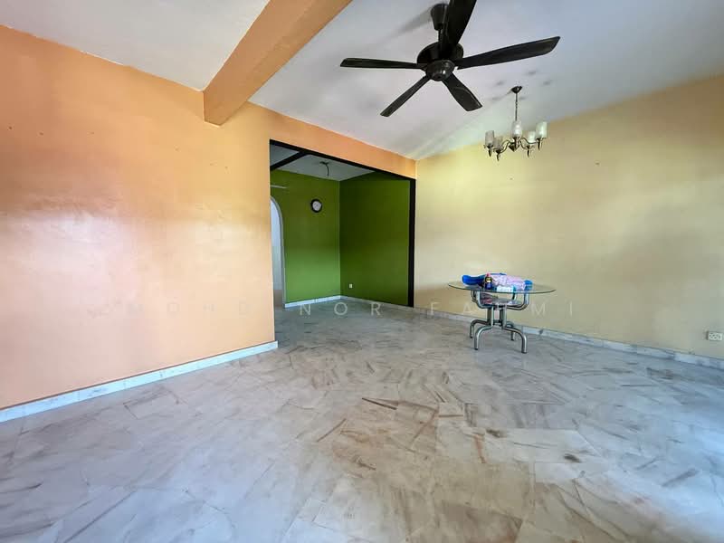 Rumah Teres untuk Dijual di Taman Desa Permai (Kapar) - Mohd Nor Fahmi - Living Room - PropertyGuru.com.my