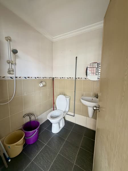 2-storey Terraced House for Sale in Taman Danau Desa (Taman Desa) - Adeline Teh - Bathroom - PropertyGuru.com.my