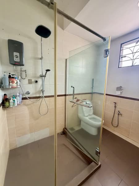 2-storey Terraced House for Sale in Taman Danau Desa (Taman Desa) - Adeline Teh - Bathroom - PropertyGuru.com.my