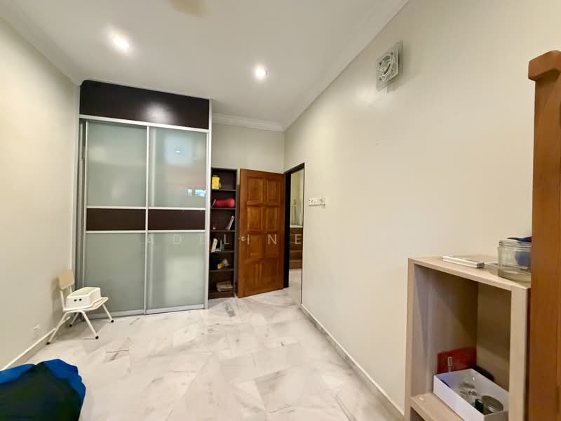 2-storey Terraced House for Sale in Taman Danau Desa (Taman Desa) - Adeline Teh - Bedroom - PropertyGuru.com.my