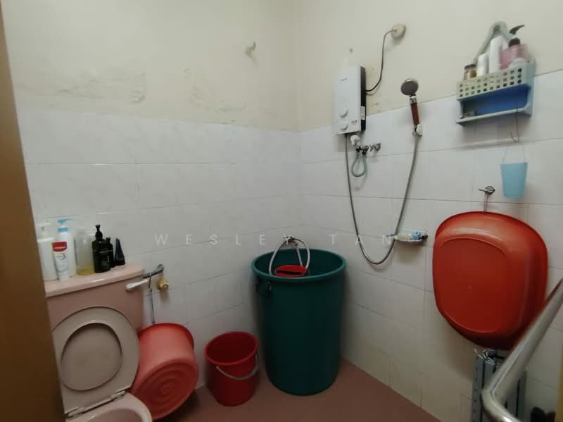 1-storey Terraced House for Sale in Taman Harta Pertama (Bukit Baru) - Wesley Tan - Bathroom - PropertyGuru.com.my